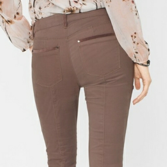 🎁 WHBM Vintage, The Skimmer Jeans. Motto Inspired with Gorgeous Velveteen Trim - Picture 7 of 16